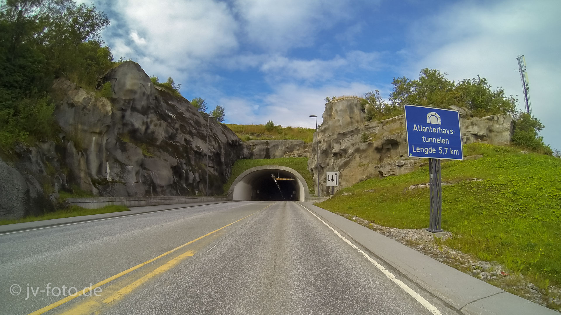 Einfahrt zum Atlanterhavstunnel
