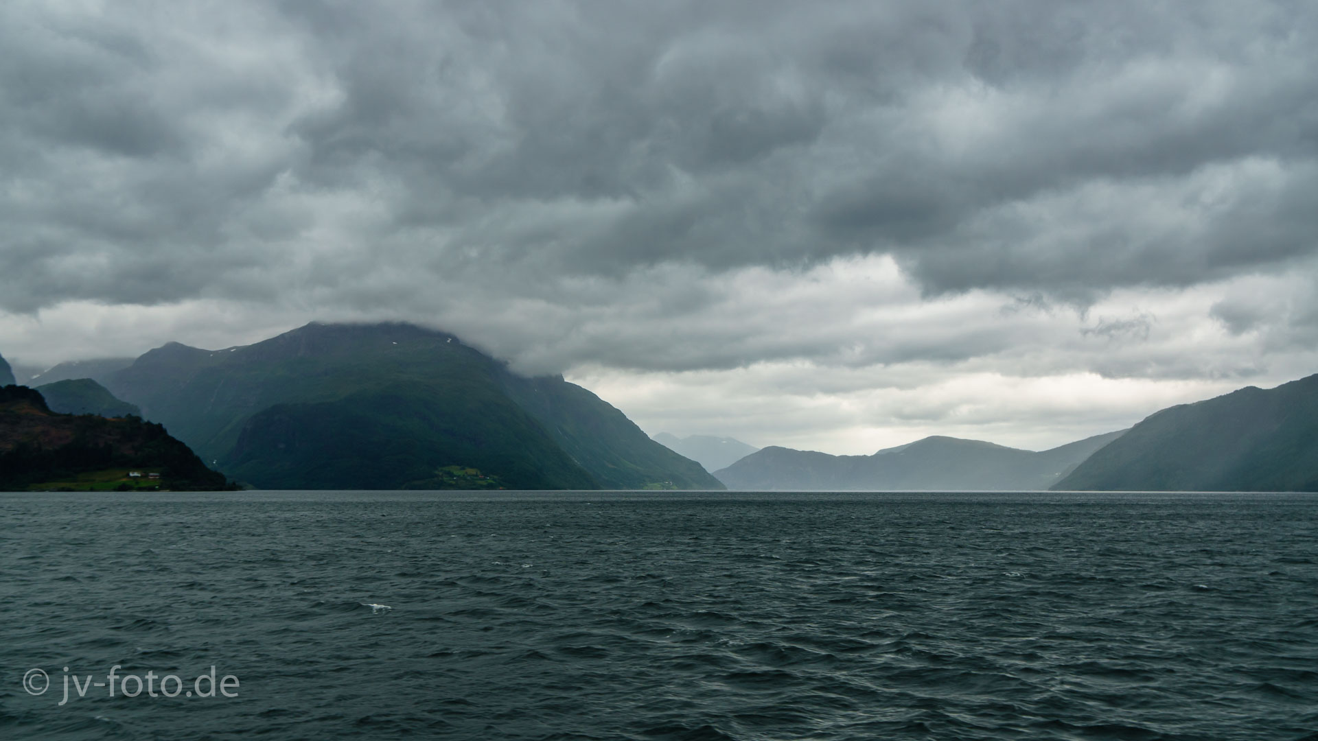 Fähre über den Innvikfjord