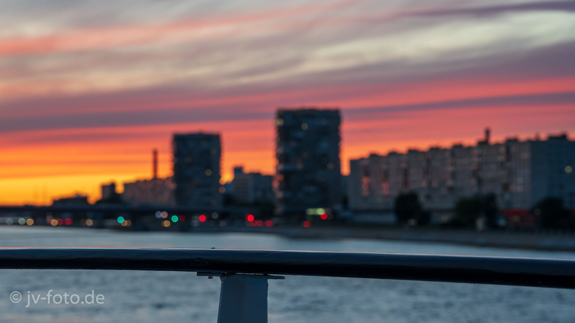 Abends an der Newa