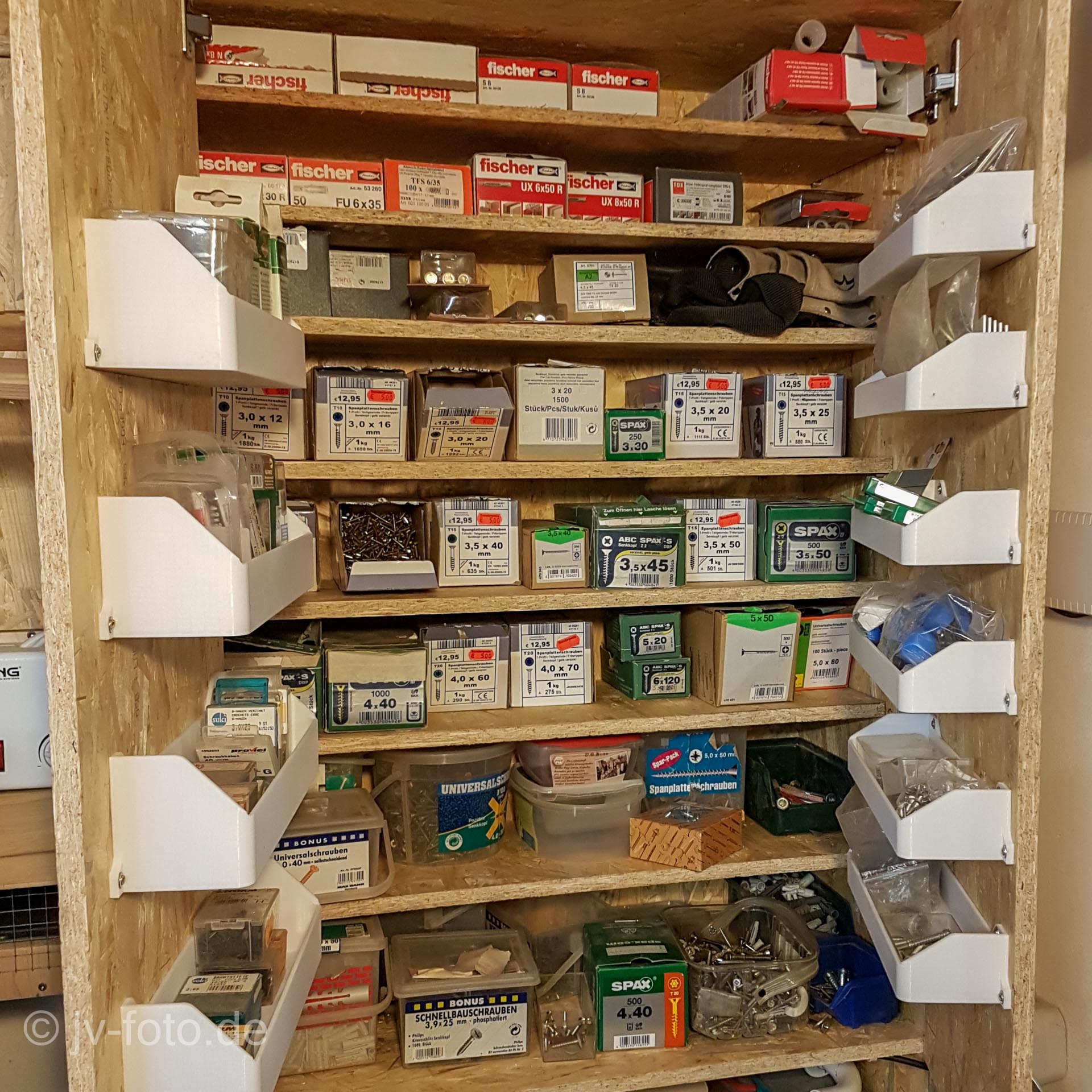 Schraubenschrank